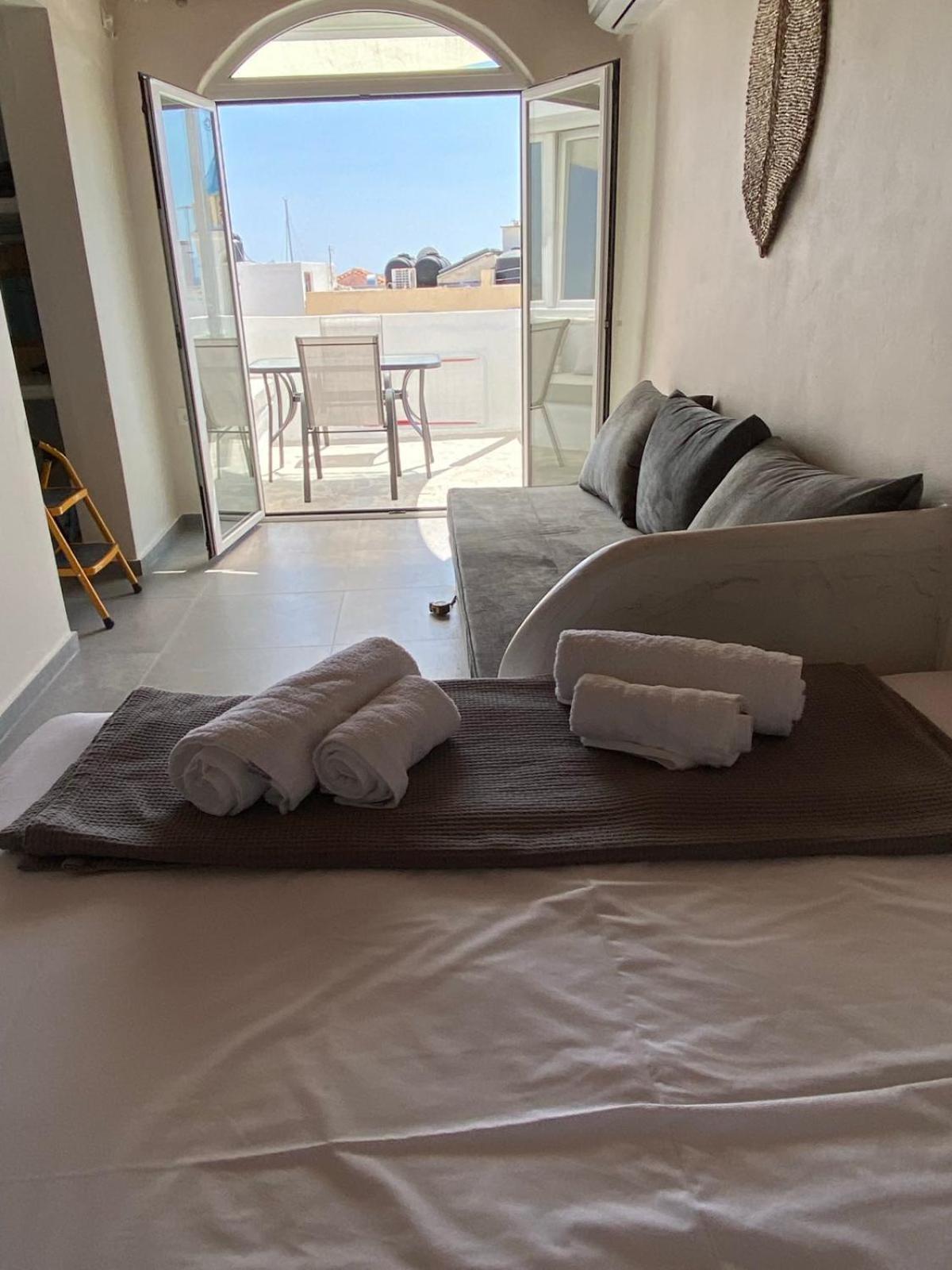Ferienwohnung Iakovos' Luxury Penthouse Tínos Exterior foto